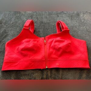 SHEFIT medium impact Adjustable Sports Bra 3 Luxe.